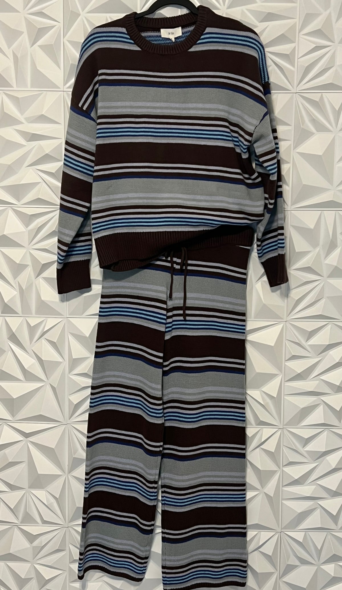 Brown multi color sweater set